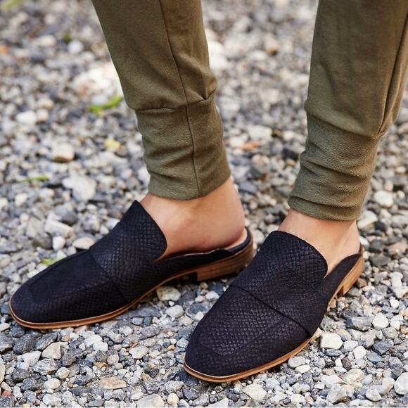 Free People At Ease Black Leather Embossed Slip On Loafers Size 41.5 - Picture 1 of 7